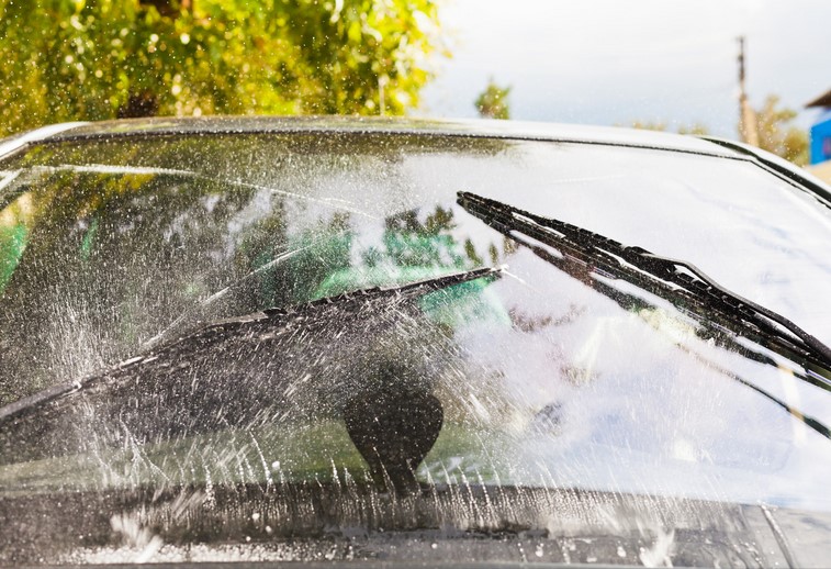tekočina za pranje stekel avtomobila za čisto vetrobransko steklo