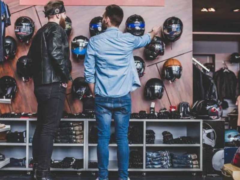 čelade za motor v različnih izvedbah